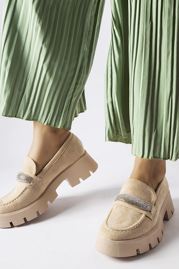 Mocasines beige con suela...