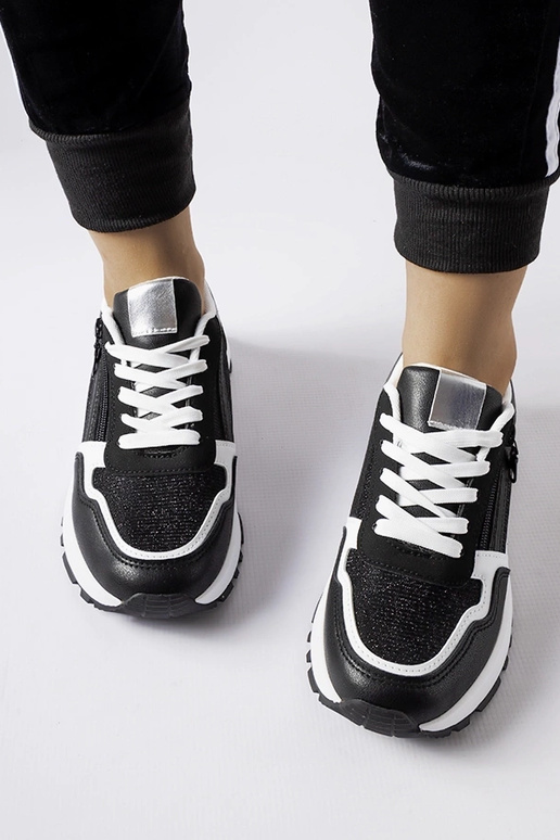 Zapatillas deportivas negras... Zapatillas deportivas negras...