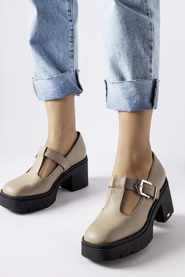 Botines color arena Karino