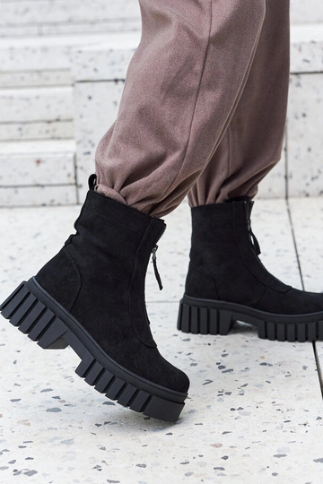 Botines de mujer negros...