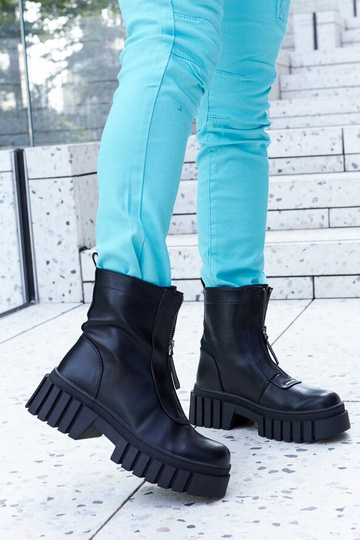 Botines negros aislantes...