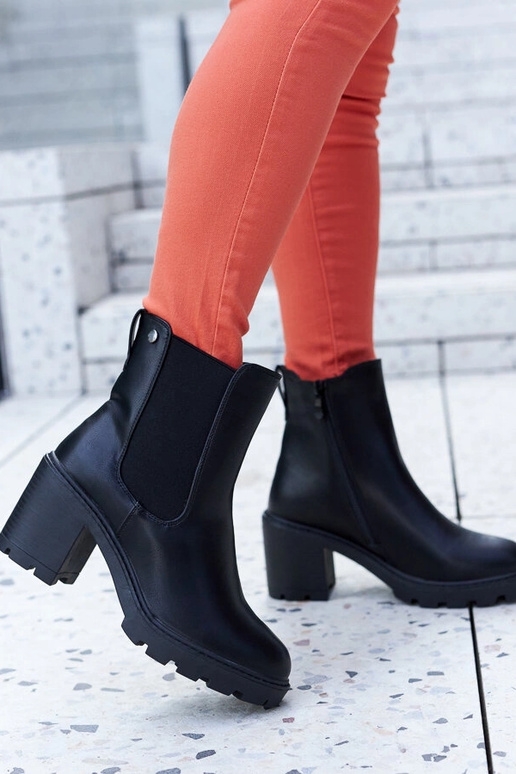 Botines clásicos negros con tacón...