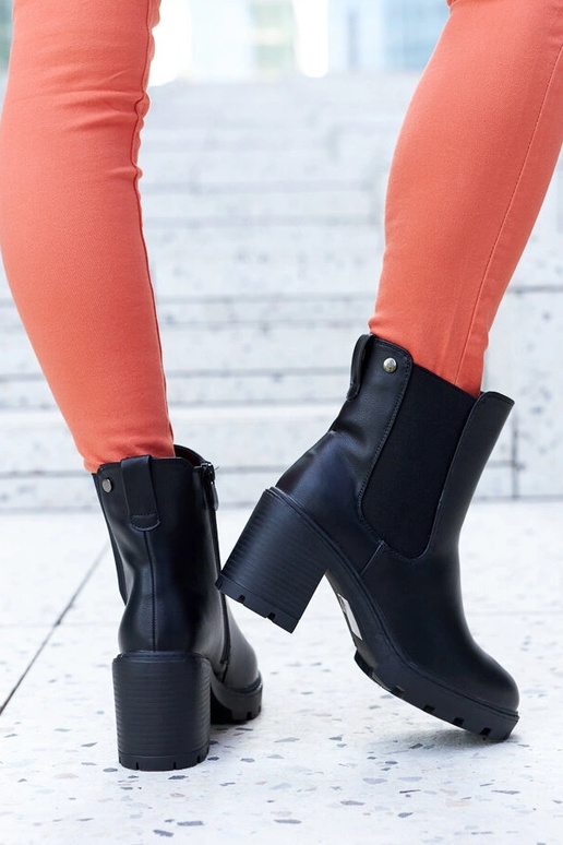 Botines clásicos negros con tacón...