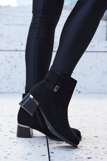 Botines negros de piel... 2