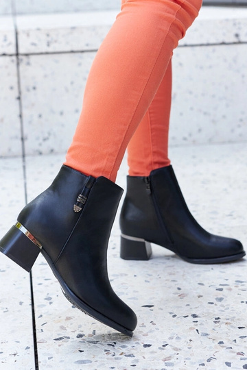 Botines negros de piel...