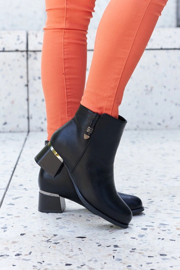 Botines negros de piel... 2