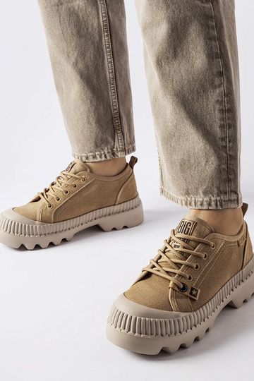 Zapatillas de piel beige...