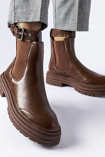 Botines marrones con cierre...