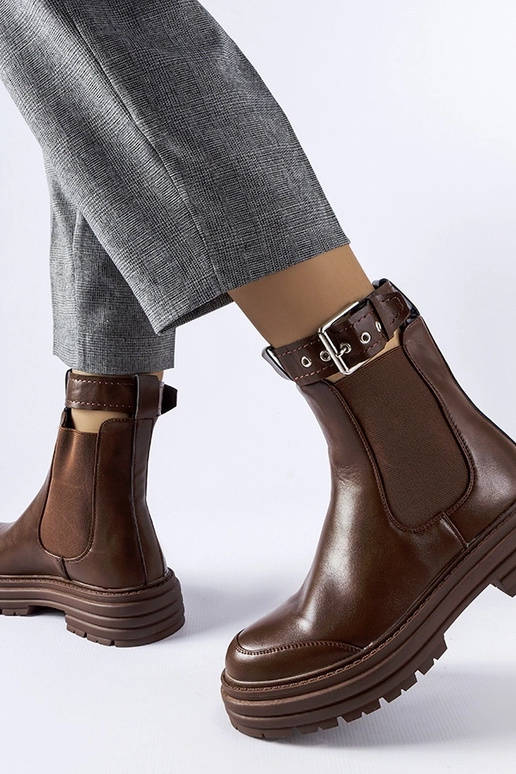 Botines marrones con cierre...