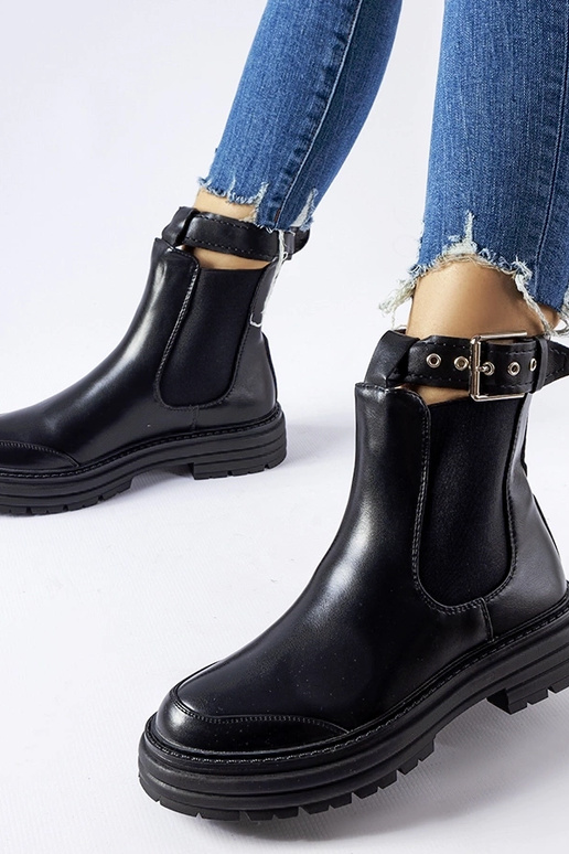 Botines negros con cierre decorativo...