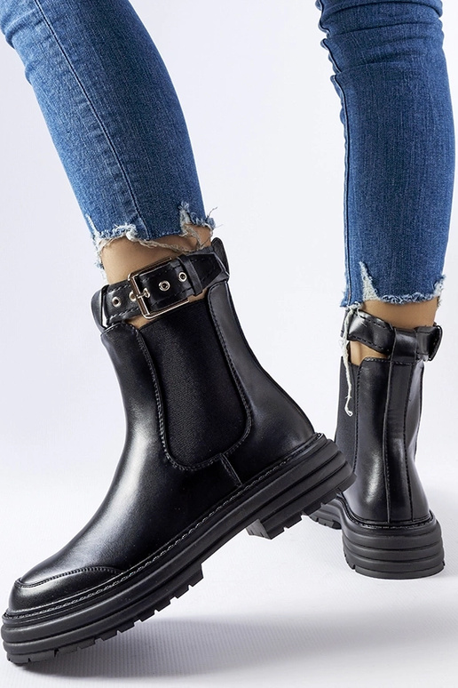 Botines negros con cierre decorativo...