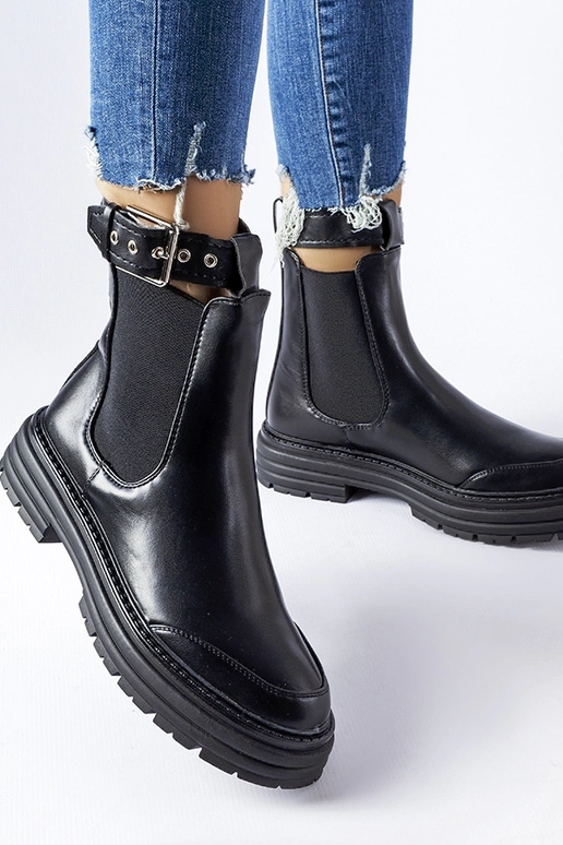 Botines negros con cierre decorativo...