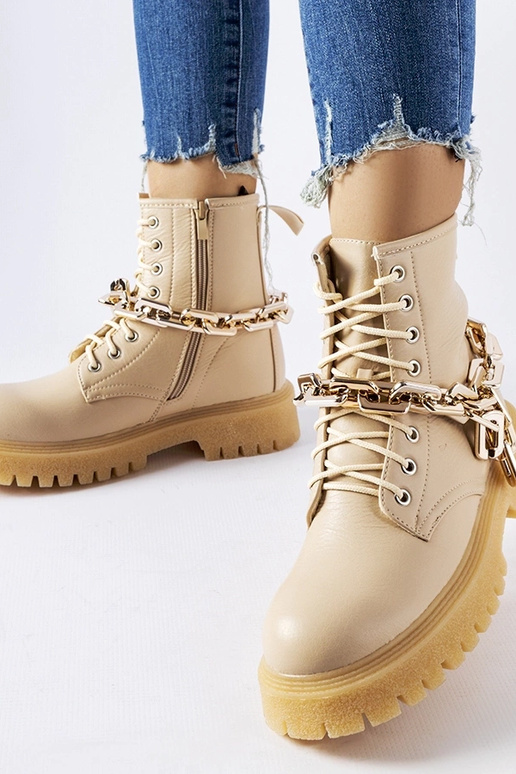 Botas de bolos con cadena en color beige