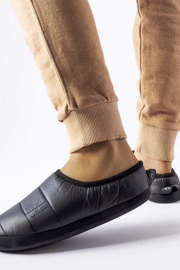 Zapatillas negras aislantes... 2