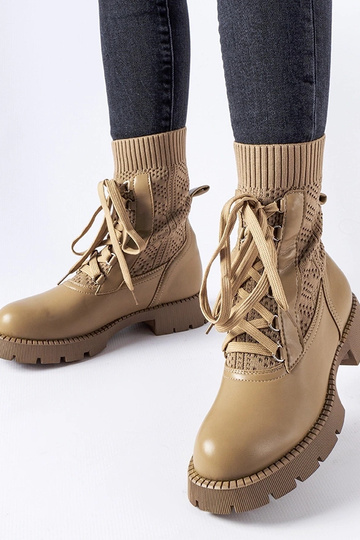 Botines color arena con...