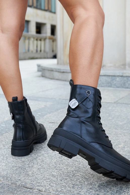 Botas negras aislantes con imperdible...