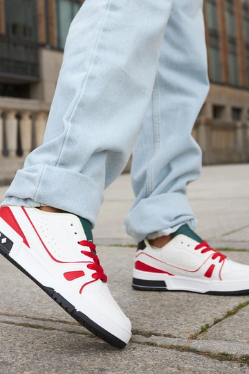 Zapatos Archie rojos y blancos con lengüeta verde