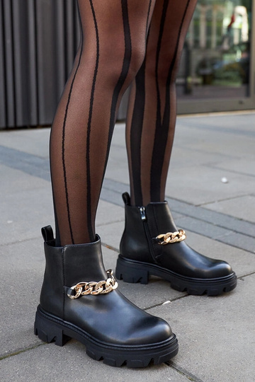 Botines negros con cadena...