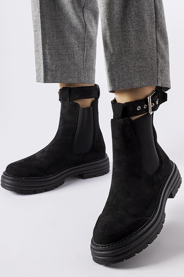 Botines negros con cierre...