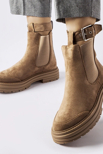 Botines marrones con cierre...