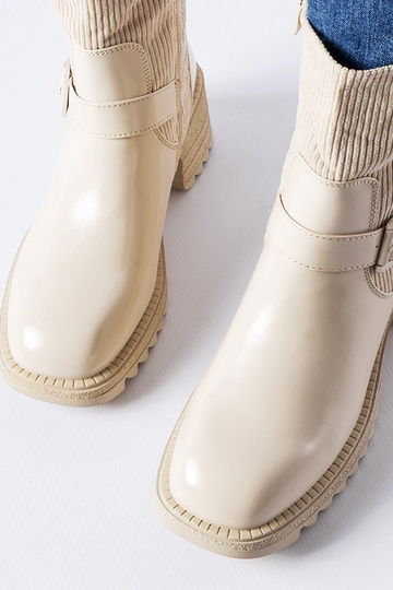 Botines beige con tacón macizo de Castelvetrano 2