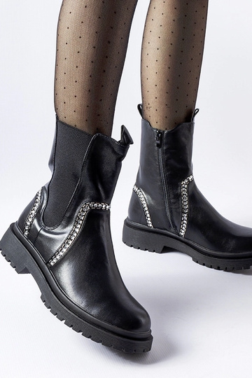 Botines negros decorados...