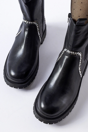 Botines negros decorados... 2