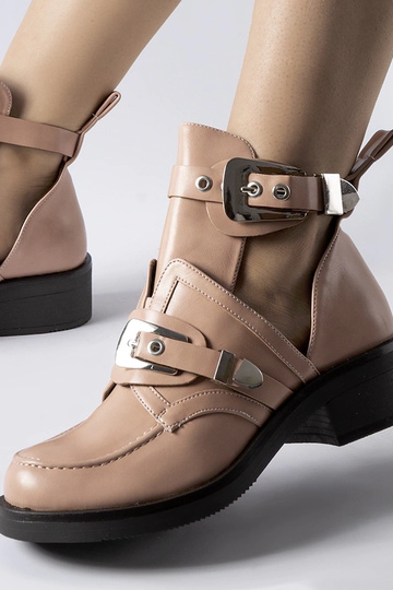 Botines rosas con aberturas...