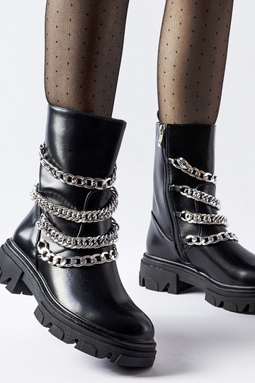 Botines negros con cadenas... 2