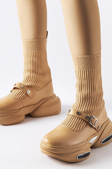 Botas estilo calcetín beige...