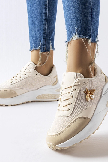Zapatillas beige y blancas con hilo decorativo Acciano