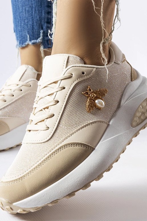 Zapatillas beige y blancas con hilo...