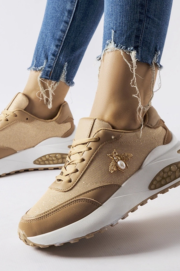 Zapatillas marrones y blancas con hilo decorativo Acciano