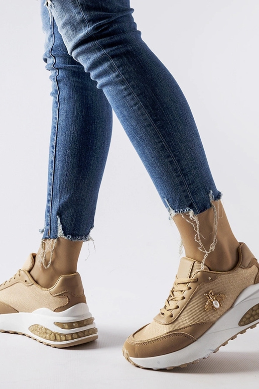 Zapatillas marrones y blancas con...