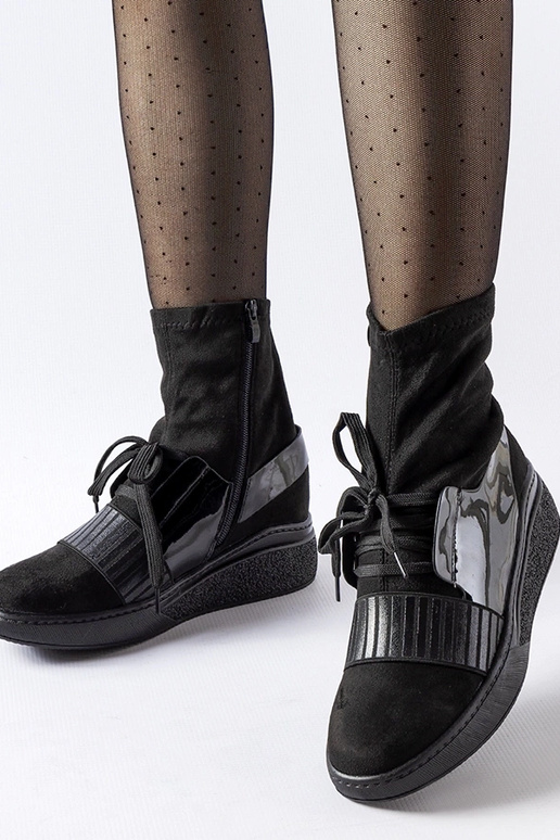 Botas negras con cuña tipo calcetín...