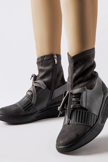 Botas tipo calcetín Spoleto de color gris con tacón de cuña