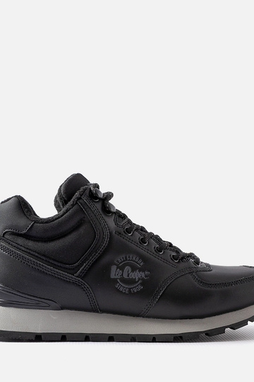 Botas negras cálidas, "Lee...