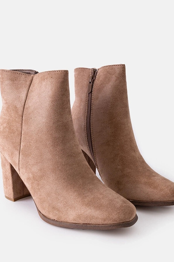 Botines beige aislantes con tacón Torricelli