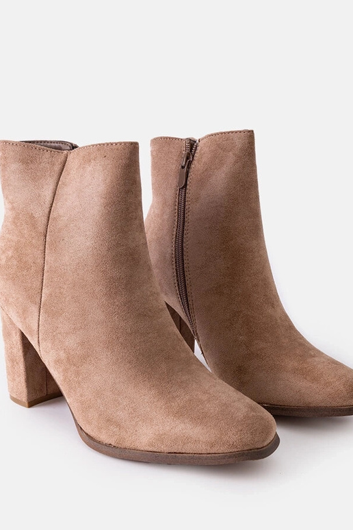 Botines beige aislantes con tacón...