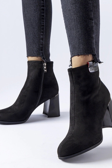 Botines elegantes negros...