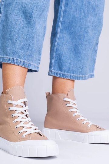 Zapatos marrones por encima...