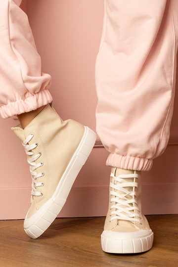 Zapatos color arena por...