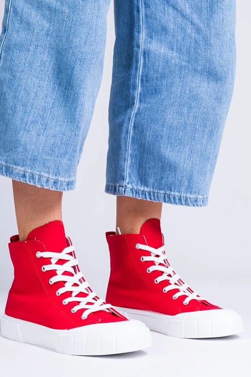 Zapatos rojos por encima del tobillo,... Zapatos rojos por encima del tobillo,...