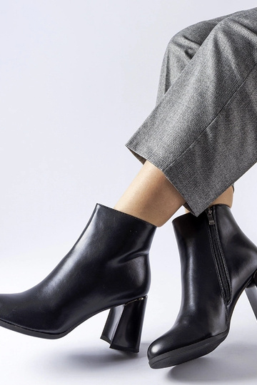 Botines negros aislantes con tacón decorativo Clivi 2