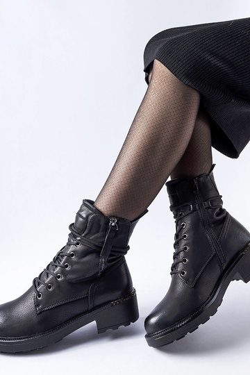 Botines negros con cremallera decorativa Emarese