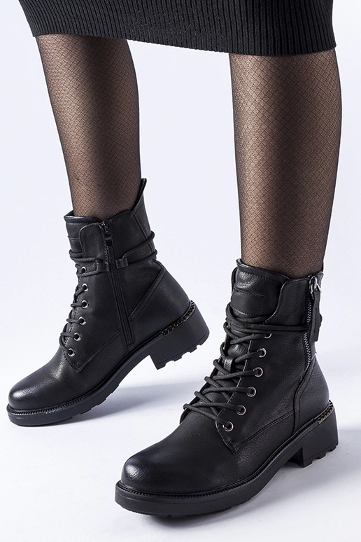 Botines negros con cremallera...