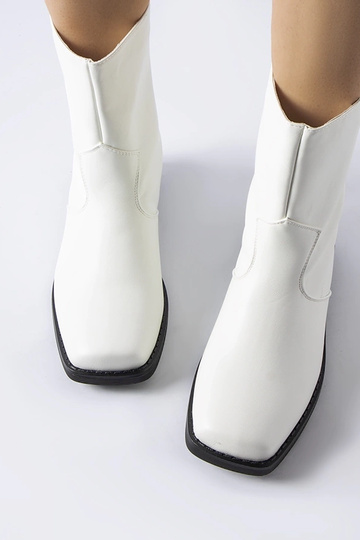 Botines blancos aislantes con punta cuadrada Bel 2