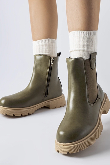 Botines verdes con suela...