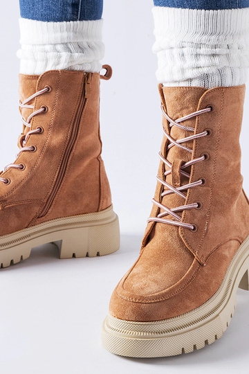 Botas de montaña rosas con...