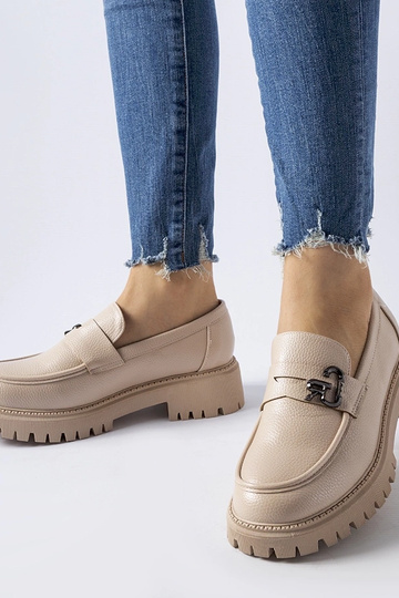 Mocasines clásicos beige con hebilla Francesca